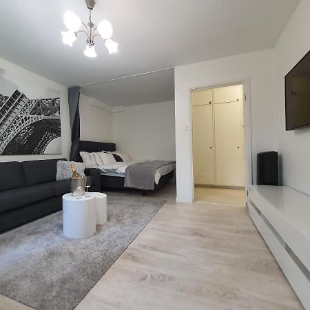 Close To The Metro And The Beach!!! With A View Of The Scandinavian Forest Stockholm Ngoại thất bức ảnh