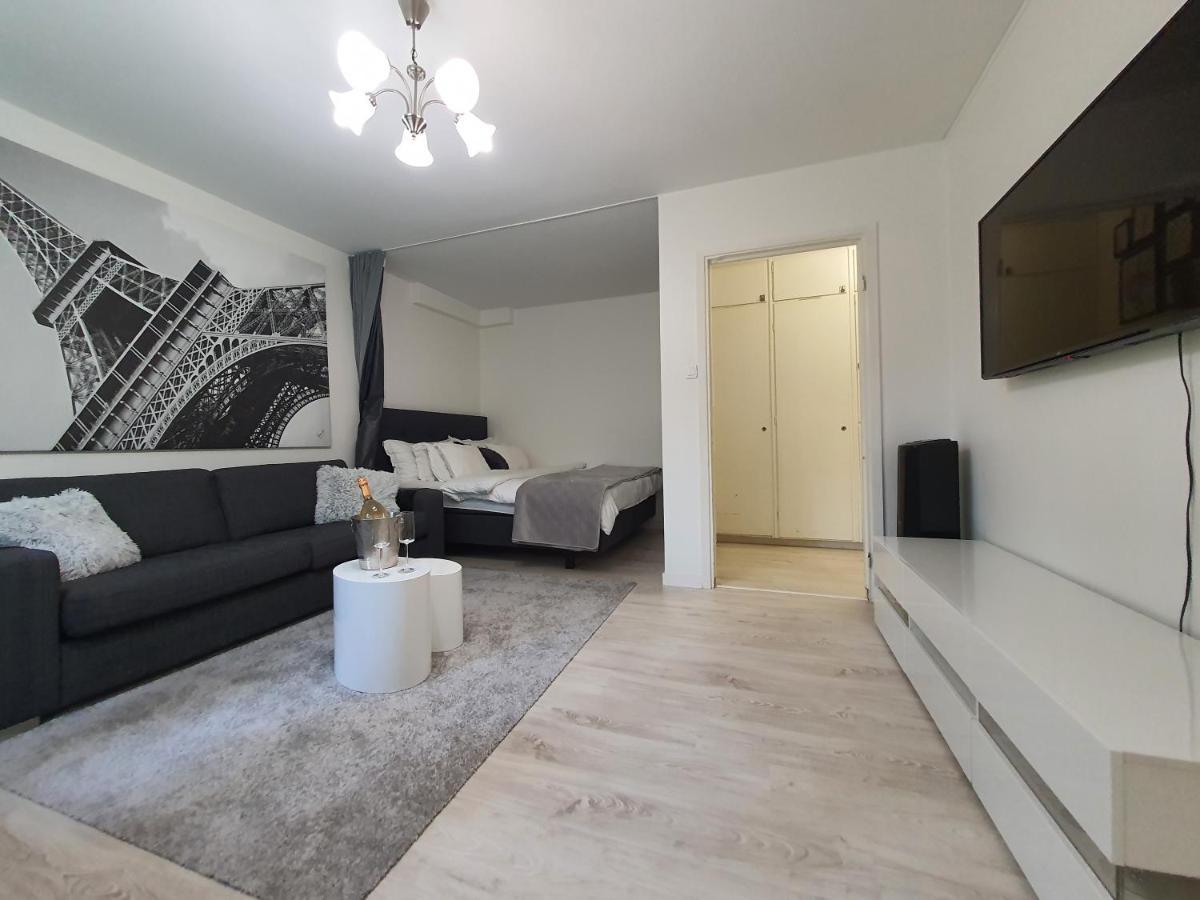 Close To The Metro And The Beach!!! With A View Of The Scandinavian Forest Stockholm Ngoại thất bức ảnh