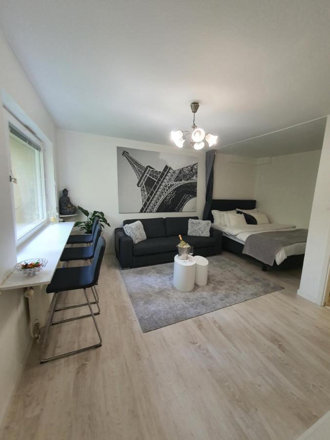 Close To The Metro And The Beach!!! With A View Of The Scandinavian Forest Stockholm Ngoại thất bức ảnh