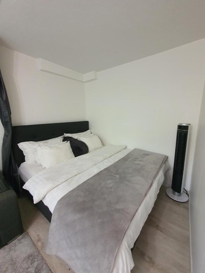 Close To The Metro And The Beach!!! With A View Of The Scandinavian Forest Stockholm Ngoại thất bức ảnh