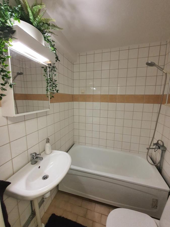 Close To The Metro And The Beach!!! With A View Of The Scandinavian Forest Stockholm Ngoại thất bức ảnh